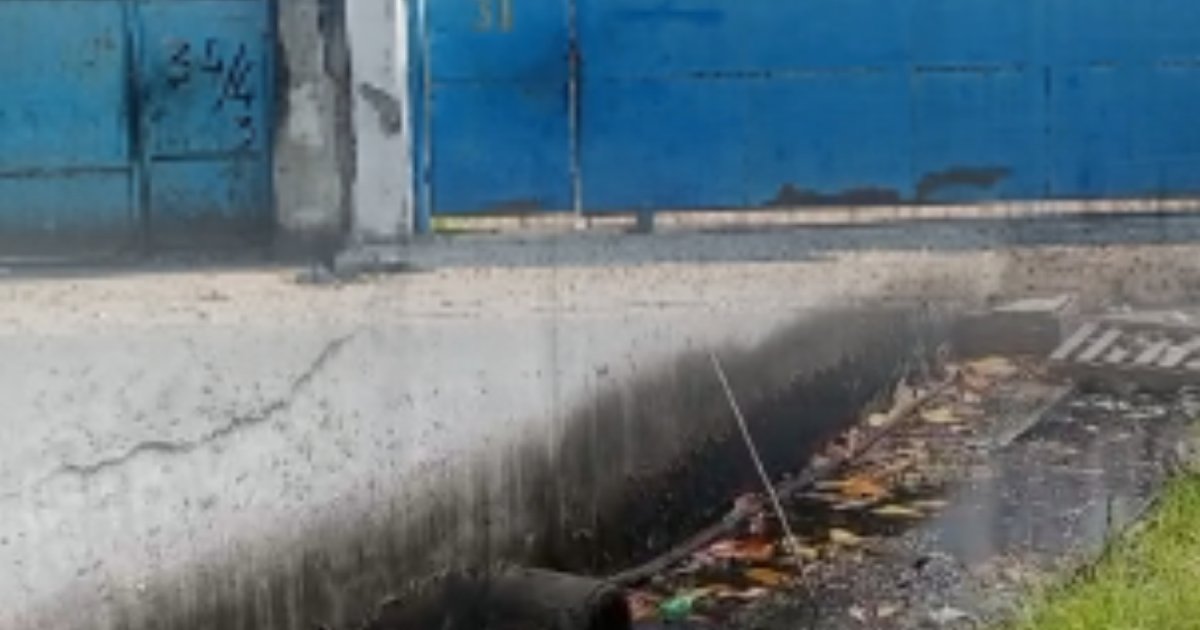 Dugaan limbah B3, Bengkel kendaraan besar di Jl Cemara buang limbah sisa Oli dan minyak ke saluran air Masyarakat