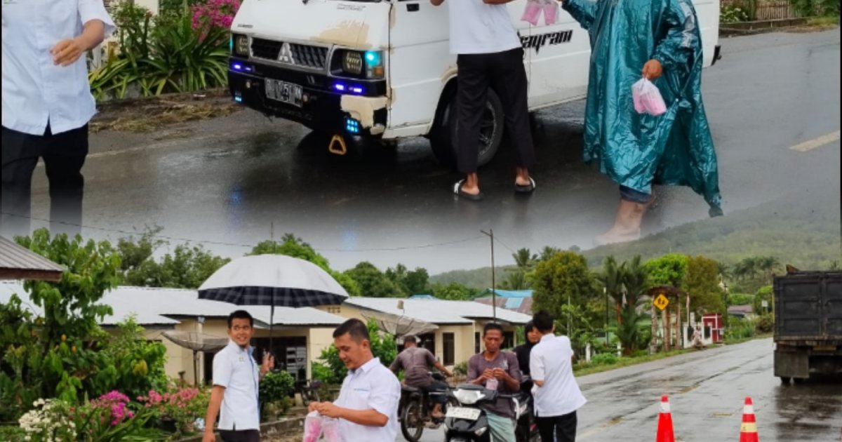 PTPN IV Regional l PKS Hapesong Bagikan 200 Bingkisan Takzil Kepada Warga yang melintas.