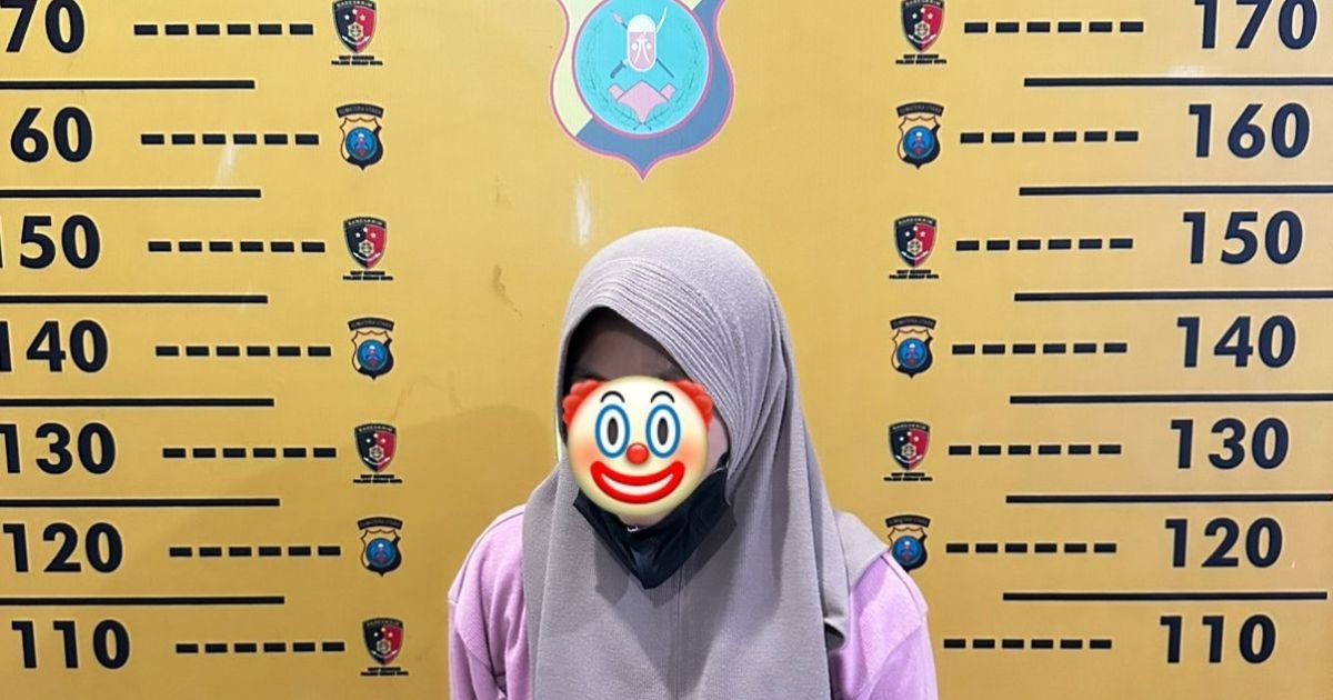 Perempuan Ngamuk Bawa Parang di Toko Ponsel, Diduga Tertipu Promo iPhone Murah Hingga Rp10 Juta