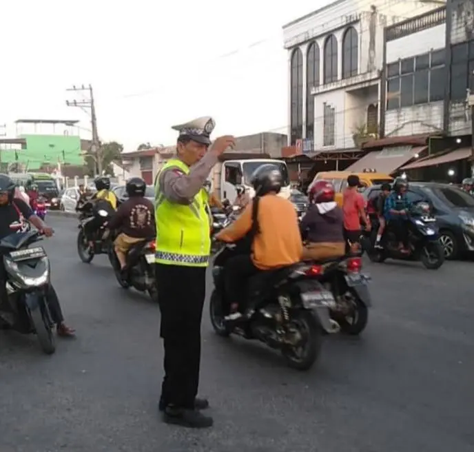 Pengaturan Lalu Lintas Di Sore Hari, Bentuk Pelayanan Polri Kepada Masyarakat